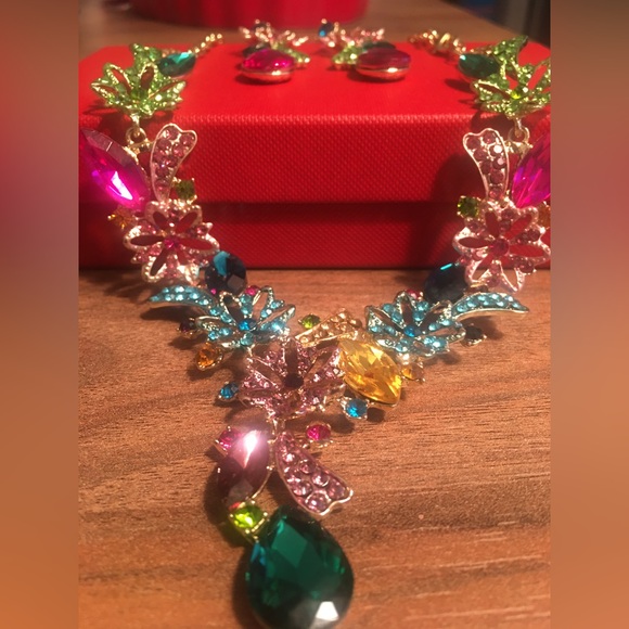 Crystal Jewelry Set, Flower Teardrop Necklace Earrings Set - Picture 4 of 6